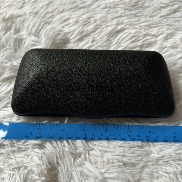 BALENCIAGA LEATHER SUNGLASSES CASE WITH CLEANING CLOTH BLACK - Picture 3 of 13
